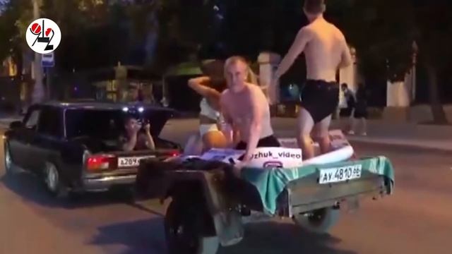 Полуголые телки на коленях проехали по Бургу