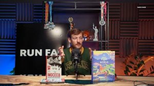 Книга для тех, кто ищет мотивацию. 1000 км в месяц, кроссовки из шиповок и бег в кедах по морозу