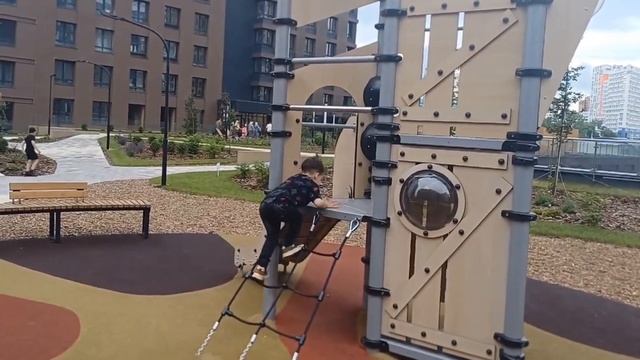 Обзор двора ( стилобата) ЖК «Tau House» смотреть онлайн