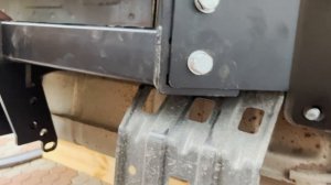 Установка фаркопа на LiXiang L7. Что там внутри?