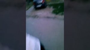В Волгодонске подростки прыгают по крышам машин  1