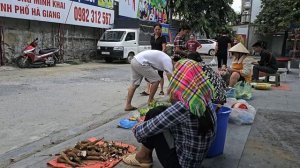 Single mother and village chief help kind man in distress - Ly Tu Tien