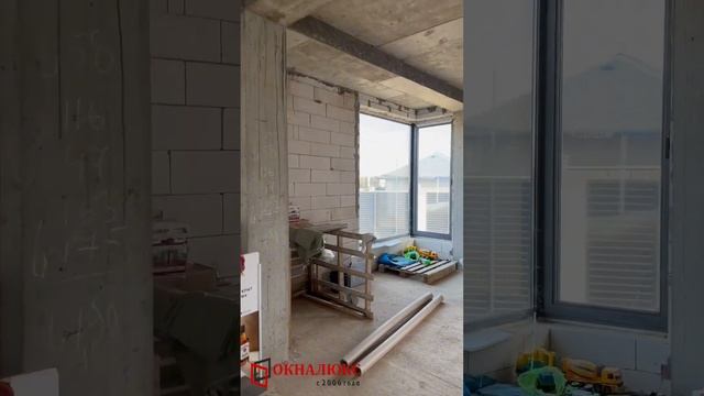 Дом с большими окнами в алюминиевом профиле Алютех W62 в Севастополе