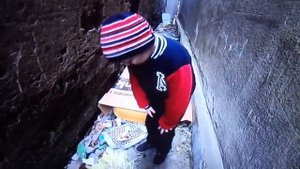 БОМЖ ПОВЯЗАЛ ПОЛИЦЕЙСКОГО В ПОДВАЛЕ УБЕГАЕТ ПОЛИЦЕЙСКИЙ ДВИЖЕНИЕ ЧАСТЬ 2