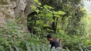 Single mother kicked out of home by her mother and found by policeman.