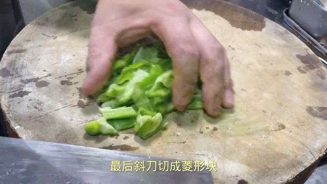 廚師長教你小炒白玉菇的家常做法，步驟詳細，鮮香入味下酒又下飯【留意美食】#小炒白玉菇 #白玉菇 #小炒白玉菇料理 #小炒白玉菇做法 #小炒白玉菇煮法