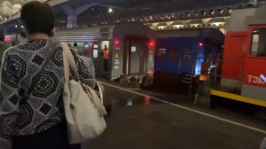 ТЭМ18В-038 Подаёт состав Поезда 245А Санкт Петербург - Ейск