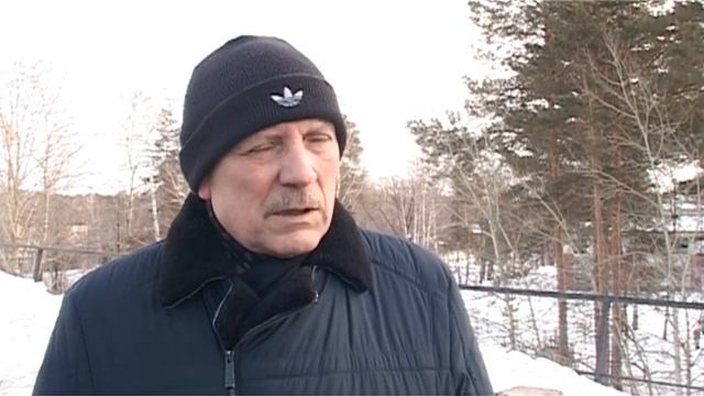 На мосту в поселке Монтажный начали устанавливать несущие балки