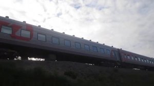 Тепловоз ТЭП70-0400 с поездом Архангельск-Новороссийск