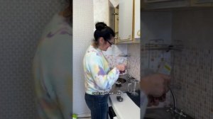 Ирина хозяйка квартиры пришла на чай