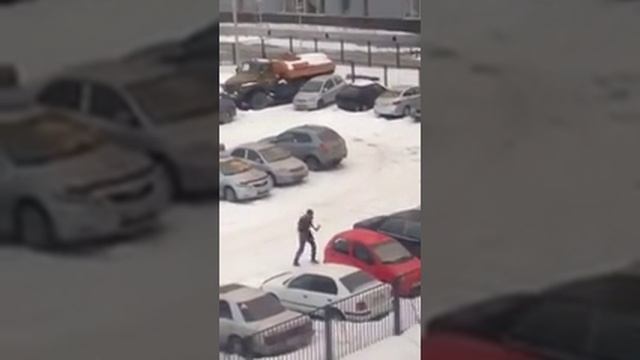 Пьяное быдло пинает машины.Новосибирск. смотреть онлайн