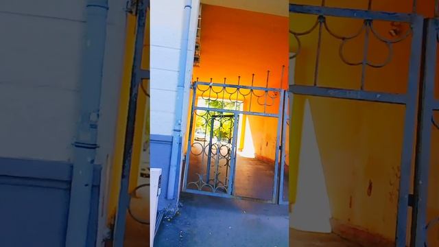 Дом сталинской эпохи в Волгограде. Мира, 20 со стороны ул. Симбирцева. смотреть онлайн