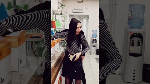 Сладость или гадость или ужасно весёлое утро в агентстве недвижимости "СОВА" 🎃 смотреть онлайн