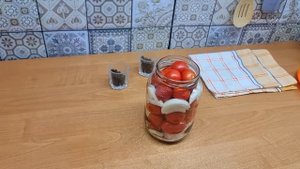 Вкусный маринад! Помидоры с луком на зиму!