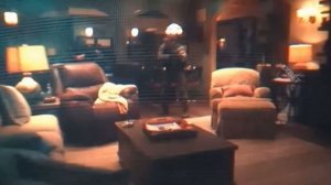 Плохие парни 4: до конца , Реджи спасает семью