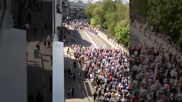 Очень много людей в моём городе смотреть онлайн