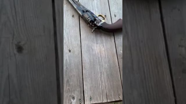 Процесс заряжание американского револьвера Colt Army model 1860 шестизарядного, дульнозарядного и..