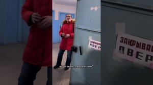 Ирина хозяйка квартиры пришла на чай с трубочками