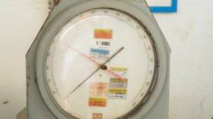 Тест на определение прочности бетона на сжатие в лаборатории на Бали