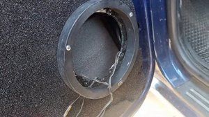 "Замена динамиков в Lada Largus на DL Audio Gryphon Pro 165".