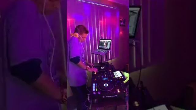 Beatmatching & Mixing in Key смотреть онлайн