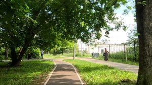 Решив удивить любовницу, муж спешил забрать заначку, спрятанную от недотепы жены… А приехав на дачу