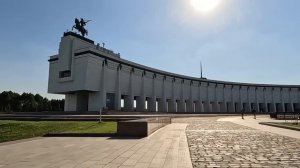 Стыдясь жены на переговорах с иностранцами, богач взял любовницу… А узнав о "сюрпризе", похолодел…