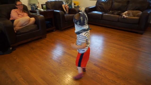 Reading Brave Book Saga 1 Book 1 "Elephants are not Birds" to Ivan and Jonas then playing a game. смотреть онлайн