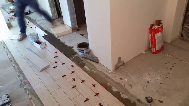 Укладка плитки с СВП. Time Lapse смотреть онлайн