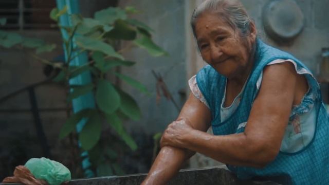 Grandma | Sony a6500 + Sigma 30mm 1.4 + Zhiyun Crane Plus смотреть онлайн