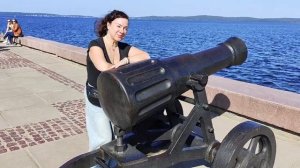 Викуля с пушкой ... Петрозаводск набережная