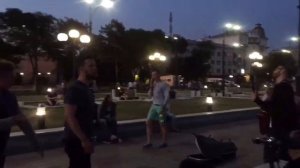 Уличные музыканты на границе с Китаем