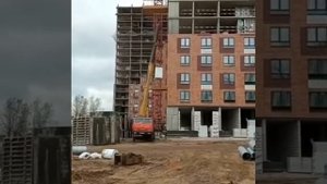 Работа автокрана 25 тонн. Разгрузка длинномера с блоками.