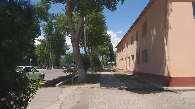 Хонай фуруши дар Ш Турсунзода  4 ,4 метр аст 2 этажда як хонага