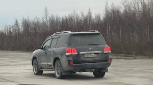 БЕНЗИН ИЛИ ДИЗЕЛЬ? СРАВНЕНИЕ НА ВЗЛЕТКЕ. Toyota Land Cruiser 200 VS Land Cruiser 120 Prado.