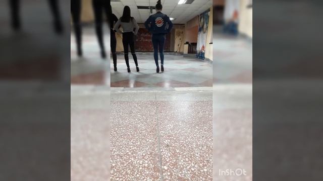 Тренировка дефиле в школе моделей Премьер-моделс