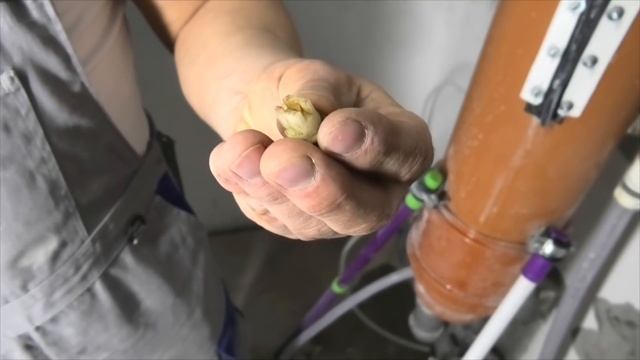 Рабочие хитрости. Автоматическая мойка для валика. Необычный способ пайки проводов. смотреть онлайн