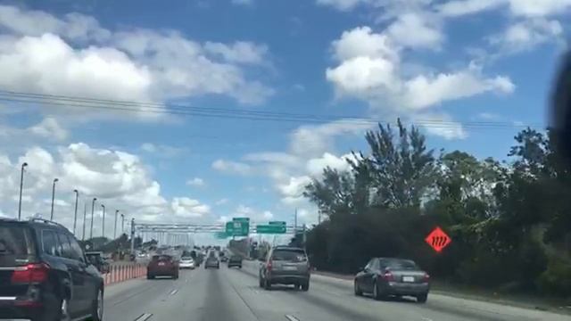 В Майами вечные пробки смотреть онлайн