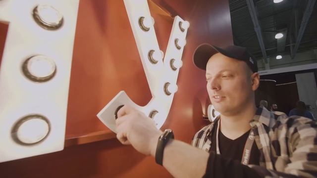 Выбираем самую красивую девушку на выставке BATIMAT 2019 смотреть онлайн