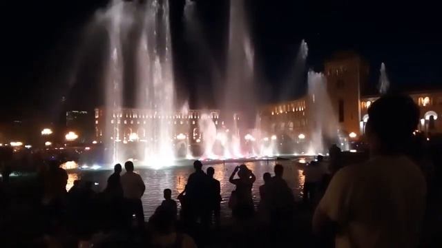 Шоу фонтанов в Ереване