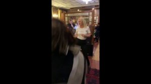 Саша и Маша у теперь у зеркала.