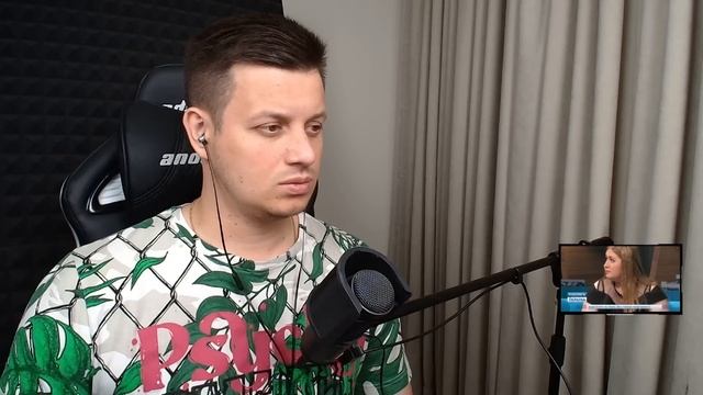 Говорить Україна ► Живет с двумя женщинами  ► Не может забеременеть из-за 