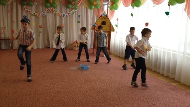 танец мастеровых, сзади Старуха у корыта. Тема ( при галстуке)отжигает свое, мастеровое смотреть онлайн