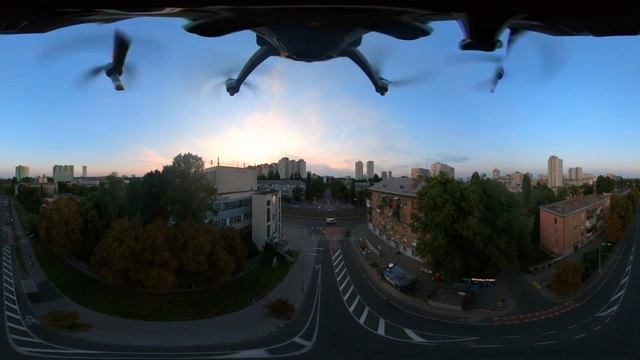 Гарматна вулиця у Києвi. Високохудожня дорожня размiтка!!Вiдео 360° смотреть онлайн