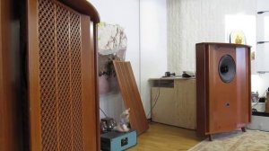 Altec Lansing 604 Hollywood + Utopia enclosure (Akkordeon test)