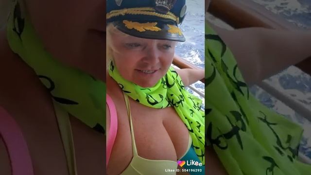 Travel agent Valentina Aved 12018384838