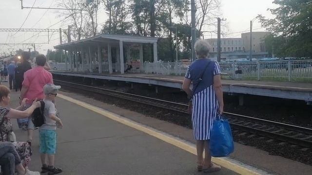 электричка эт 2 на станции ручьи.