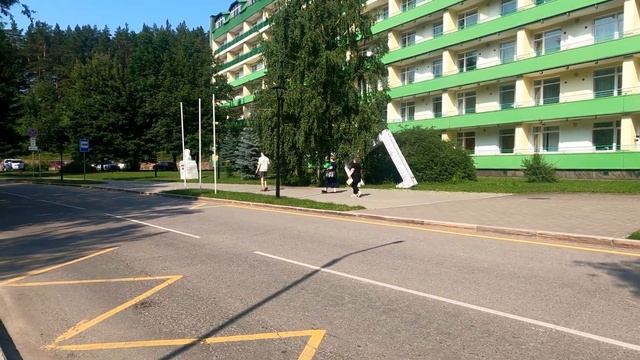 Идем мимо санатория Катунь, курорт Белокуриха