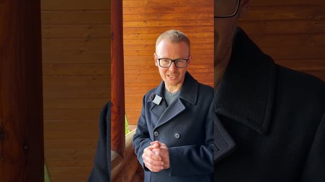 Почему не стоит красить дом под палящим солнцем? смотреть онлайн