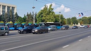 Новые автобусы на площади.Молдова.Кишинёв.